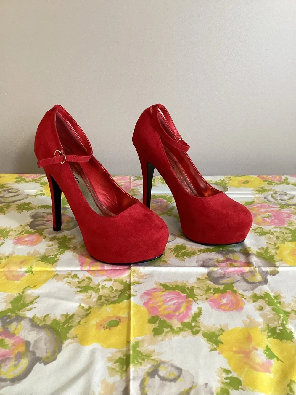 👠 Red Circle Red Faux Suede Platform Pumps with Ankle Strap | Size 8.5
